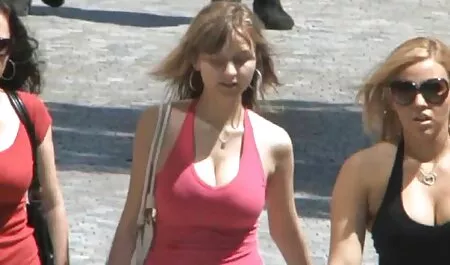 سمحت فيلم جنس هندي الشقراء لنفسها بممارسة الجنس مع رجل جيد.