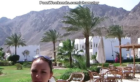 وضعت افلام جنس سحاق ذراعها شقراء