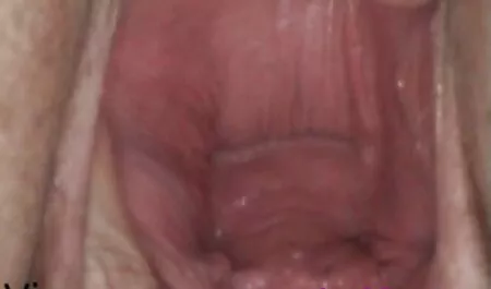 امرأة سمراء فاخرة ، يرافقه رجل. فلم جنس سوري