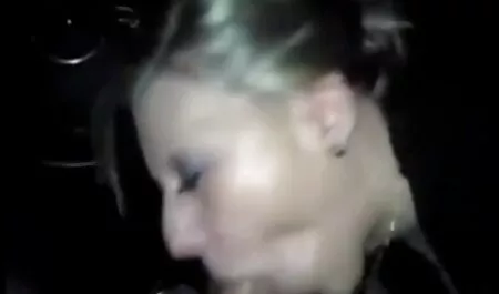 رجل لديه فتاة افلام عربية سكس مترجم في الطبيعة و في السيارة.