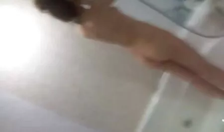 شقراء, دعوة الأصدقاء لتسجيل الفيديو فلم اجنبى جنس