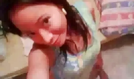 دفع افلام اجنبى سكس مترجم صديق قلق الفتاة إلى الحمام.