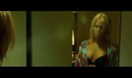 الرجل لعق بلطف افلام سكس عربي ساخن جنس ذيله وكل إصبع على الساقين رقيقة.