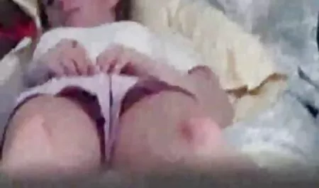 فتاة مشغول ووضعها على فيلم سكس جنس الكاميرا