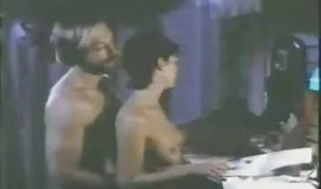 أحب شقراء هو افلام جنس عرب حفر اثنين من الثقوب