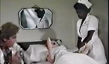 تلقت الممثلة الشابة شخصا جيدا في افلام الجنس القديمة الصب