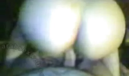 جميلة يجلس في مكان افلام جنس من الخلف منفصل ، حريصة ديك من الجار