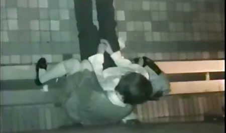 فتاة من فيلم اجنبي عن الجنس حديقة قريبة