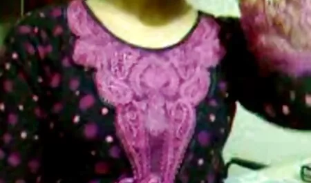 غادر اجمد افلام جنس زوجها عندما صديق للعائلة للنوم مع زوجته.